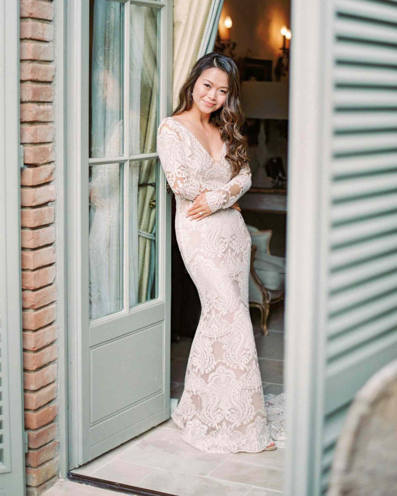 How to Wear a Long-Sleeved Wedding Dress in the Summer